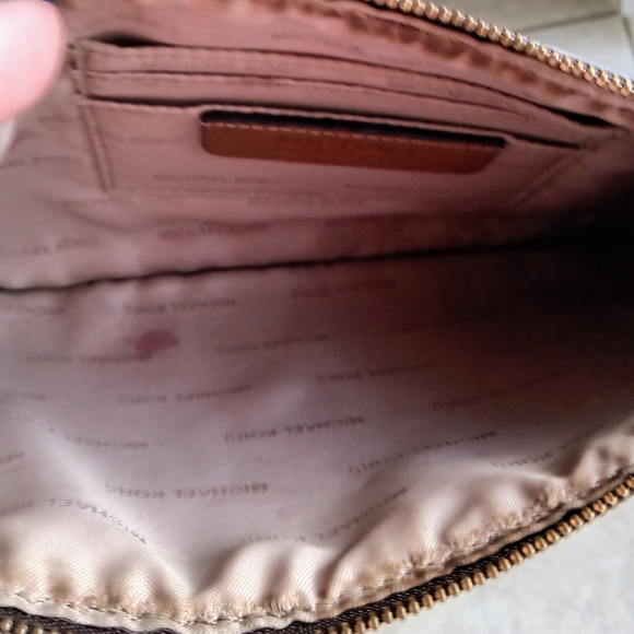 Small Michael Kors Wristlet - Picture 4 of 6